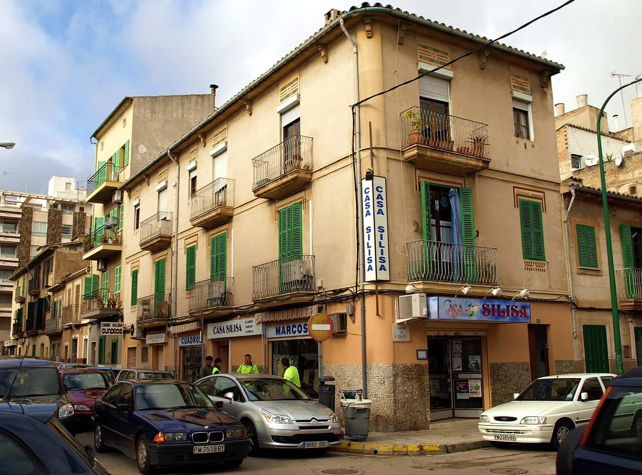 Palma Neighborhoods: 4 Area Guides