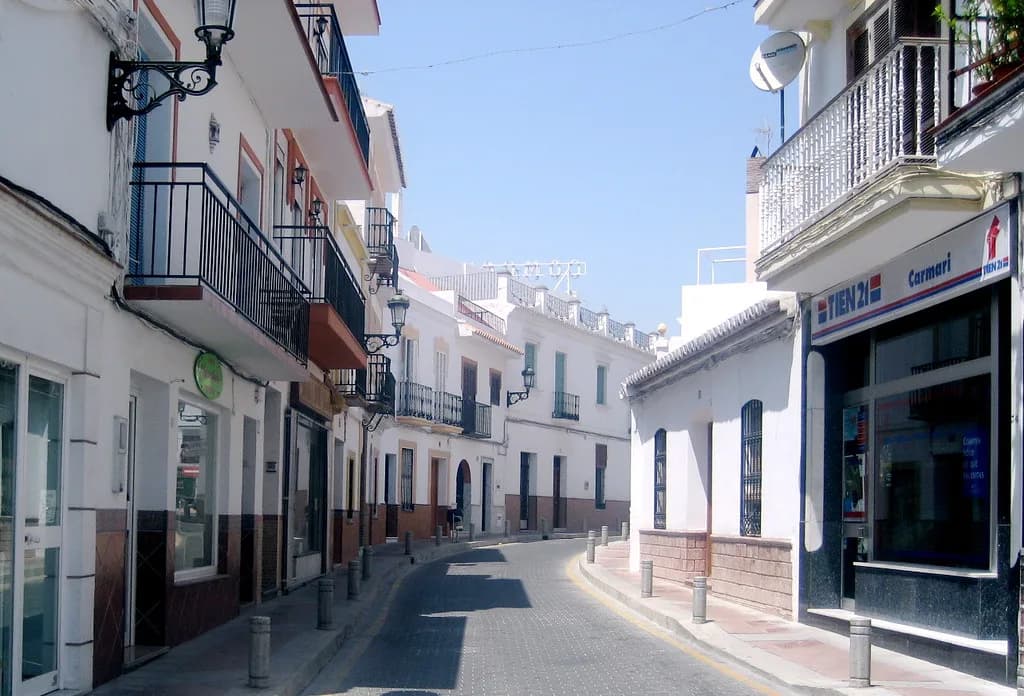 Nerja in August: Heat, Crowds and Making the Day Work