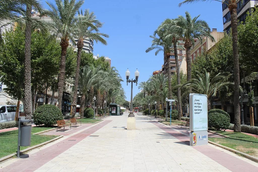 One Day in Alicante: Castle to Beach Walk Guide