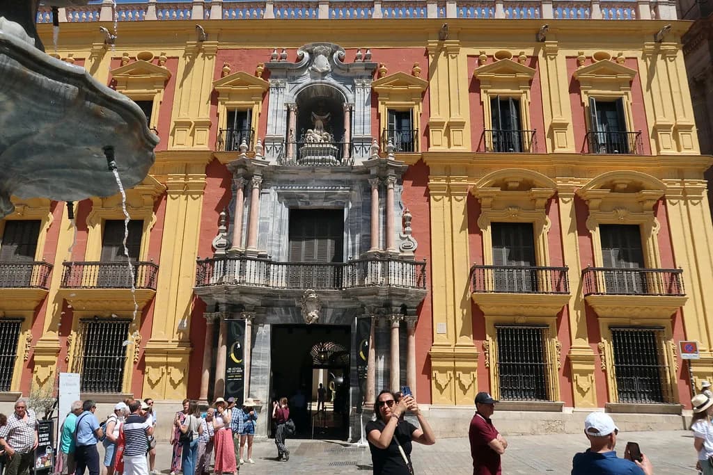 One Day in Málaga: A Walking Itinerary With Lunch and Tapas