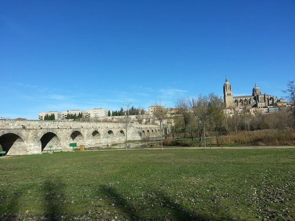 Puente Romano de Salamanca: Visiting the Roman Bridge