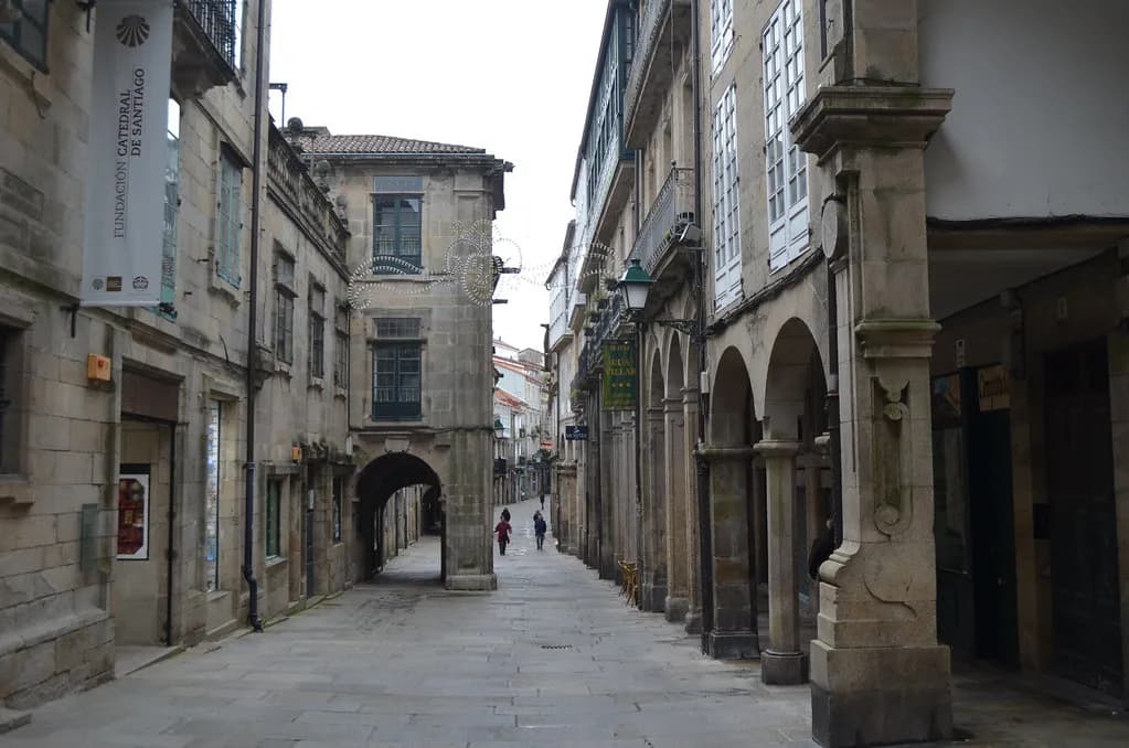 Santiago de Compostela in August: Crowd & Eat Guide