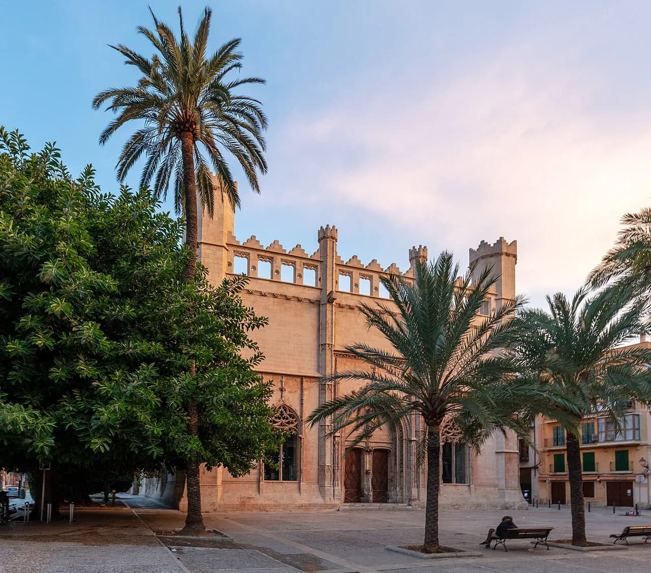 La Lonja, Palma: Gothic Hall, Nightlife and Where to Eat