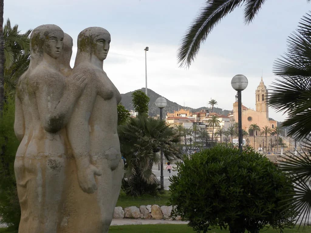 Sitges Markets: Food Hall, Weekly Stalls and What to Expect